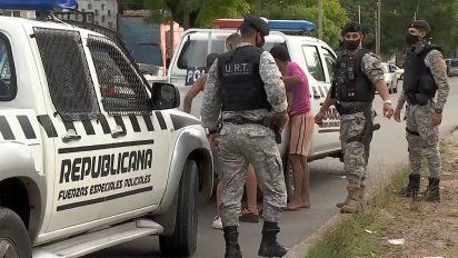 le tiraron mas de 20 veces y recibio un disparo de arma de fuego en una pierna