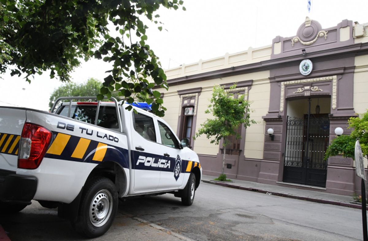 Encontraron a un hombre caído y con un golpe en la cabeza debajo de un viaducto, lo trasladaron y falleció