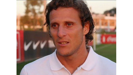 Forlán aclaró: no quiere dejar el fútbol y seguirá hasta los 40