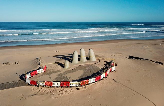 la-famosa-escultura-los-dedos___b18jONfnG_720x0__1.jpg
