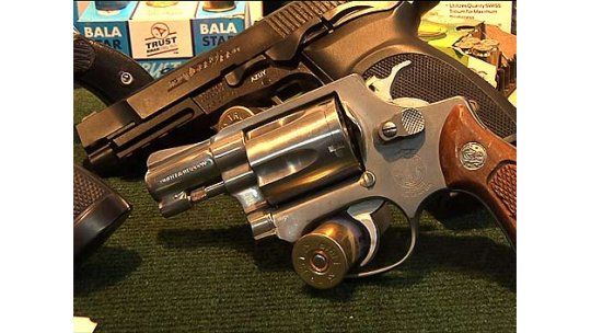 Incautaron un arma y varios proyectiles cerca del Parque Central