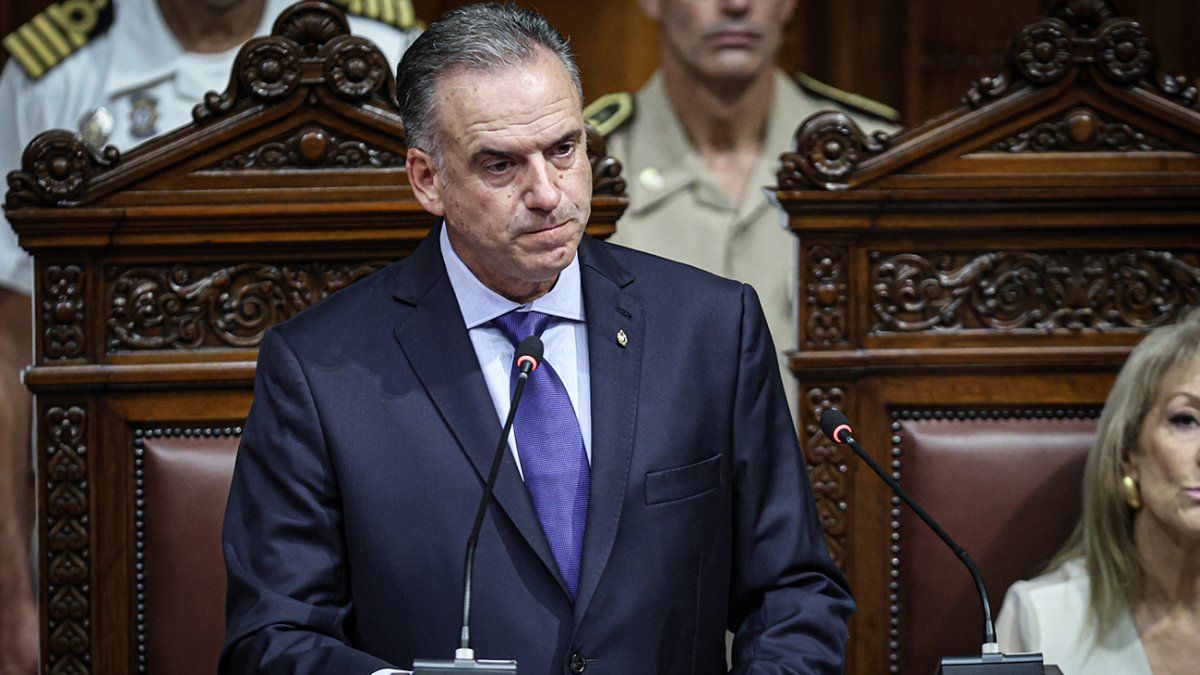 Evaluation of President Yamandú Orsi's management: 33% approve and 40% disapprove