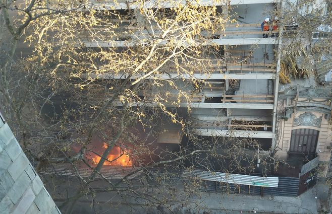incendio-edificio-minas-y-constituyente.jpg