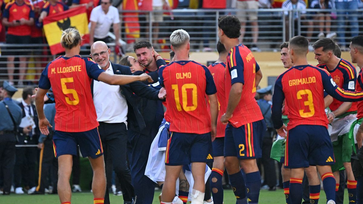 "Acompañar a estos jugadores es un honor", dice el entrenador Luis de la Fuente al consagrarse campeón