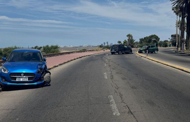 Foto: Valentina Villano, Subrayado. Accidente este 25 de diciembre en rambla, en Punta Gorda.