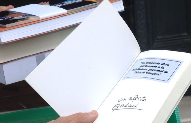 libros-donados-tabaré-vázquez.jpg