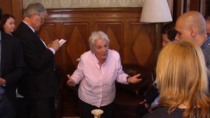 topolansky denuncio a una mujer que estafaba personas en su nombre