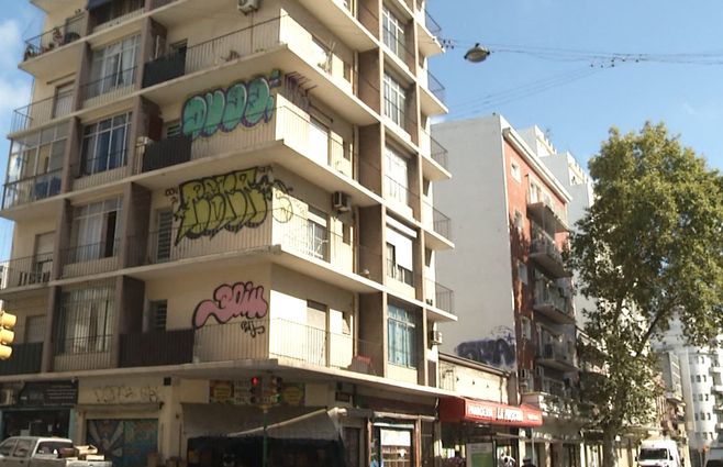 EDIFICIO-GRAFFITEADO--CENTRO--MDEO.jpg