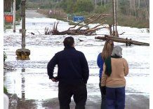 Rutas cortadas por inundaciones y alerta de más lluvias