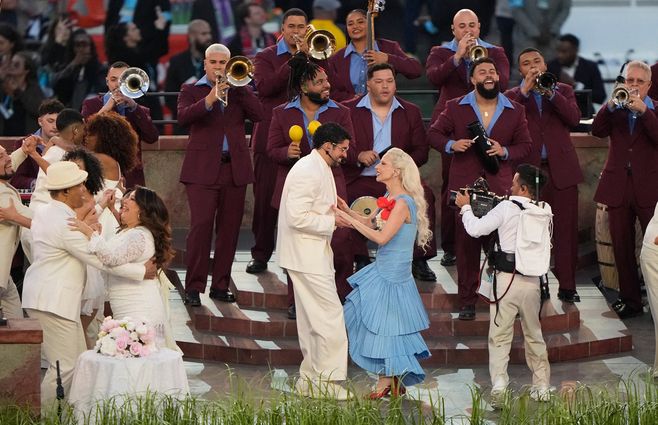 Foto: AFP. Bad Bunny y Lady Gaga.