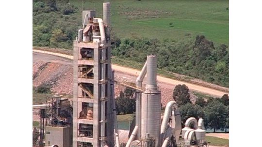 Advierten por riesgo sanitario de obreros en cementeras de Ancap