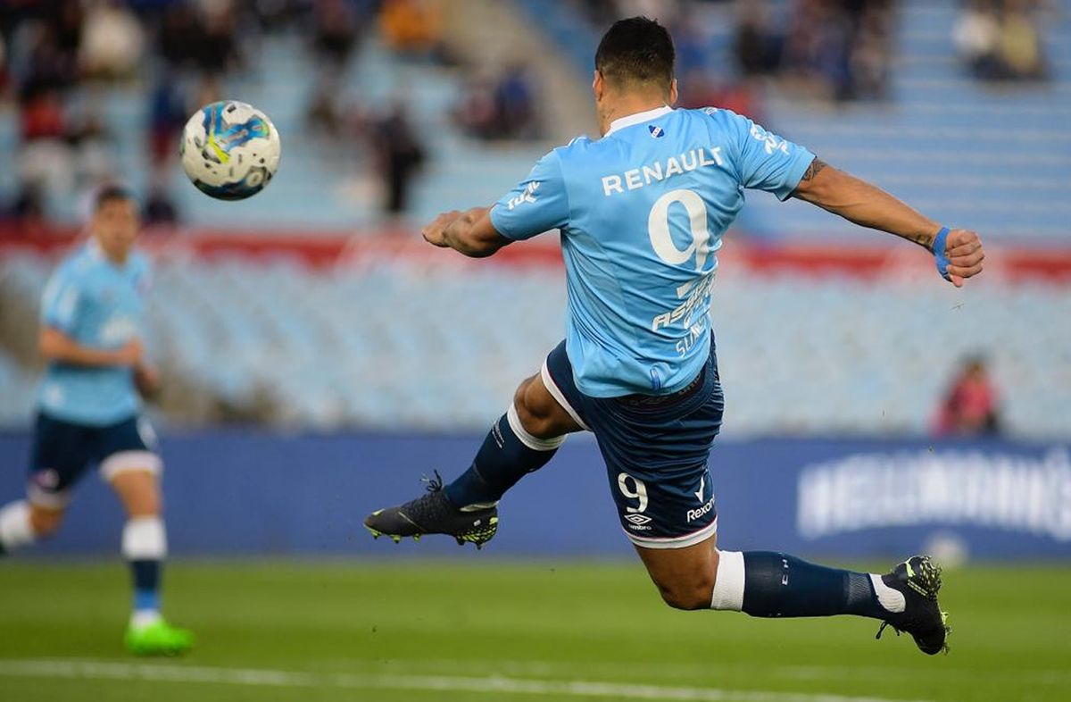 Gol de Suárez y la Tabla Anual para Nacional. Campeonato Uruguayo