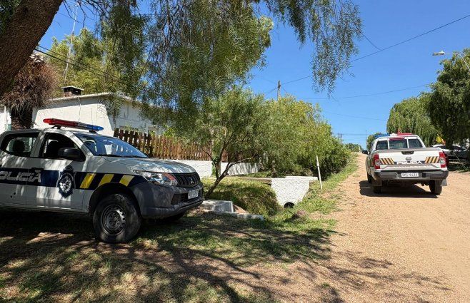 Foto: Mª Eugenia Scognamiglio, Subrayado. Escena del triple homicidio en 18 de Mayo, Canelones.