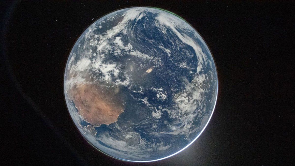 La foto de la Tierra que sacaron desde el Artemis II durante su viaje hacia la Luna