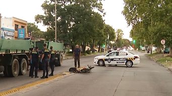 Motociclista murió tras intentar rebasar una camioneta, perder el dominio y quedar debajo de una zorra Motociclista murió tras intentar rebasar una camioneta, perder el dominio y quedar debajo de una zorra