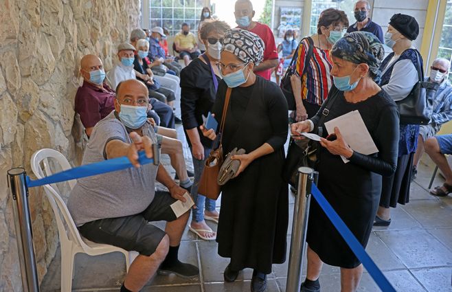 En Israel comenzó la vacunación de tercera dosis para mayores de 60