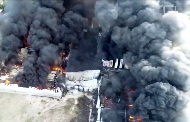 humo-bomberos-incendio-fabrica-maroñas-unicom.jpg