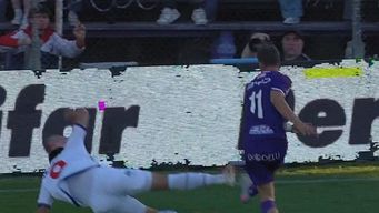 la jugada polemica de maxi gomez y lo que dijo el arbitro leodan gonzalez sobre la falta que no cobro