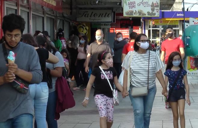 gente-calle-rivera-covid.jpg