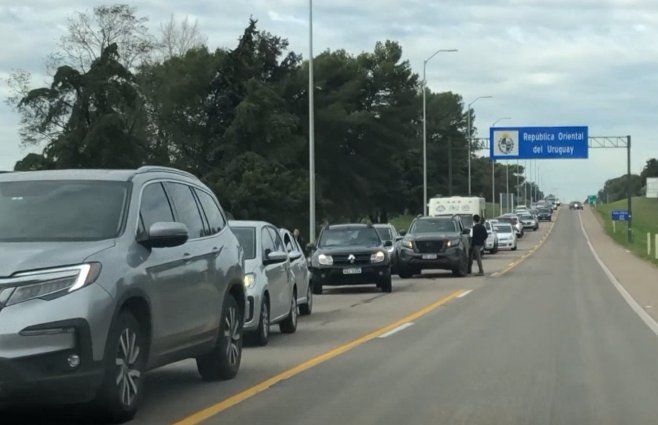 Foto: Subrayado. Se prevén congestionamientos en los puentes internacionales luego de las 19:00 horas de este jueves.