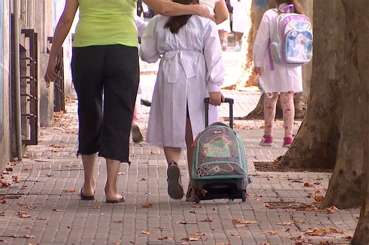 "Calor agobiante" para el inicio de clases: "Mándenlos de short y livianos de ropa", anunció Nubel Cisneros