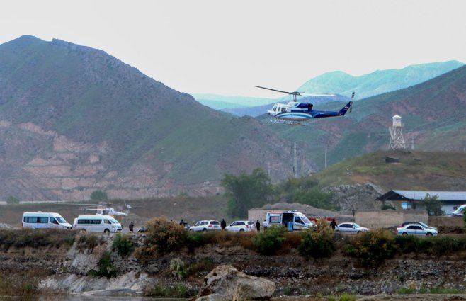 Foto: Ali Hamed Haghdoust / IRNA / AFP. Operativo de búsqueda del helicóptero del presidente de Irán.
