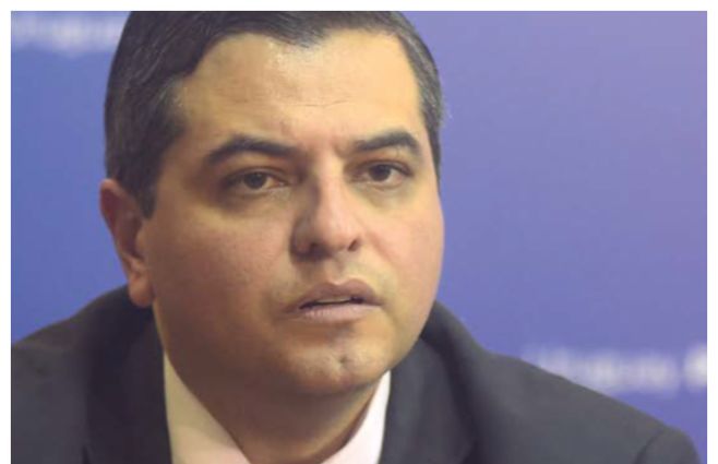 Luis Calabria es un hombre de Alianza Nacional, el sector que lideraba Jorge Larrañaga. Sigue en la secretaría del ministerio durante la gestión de Luis Heber.