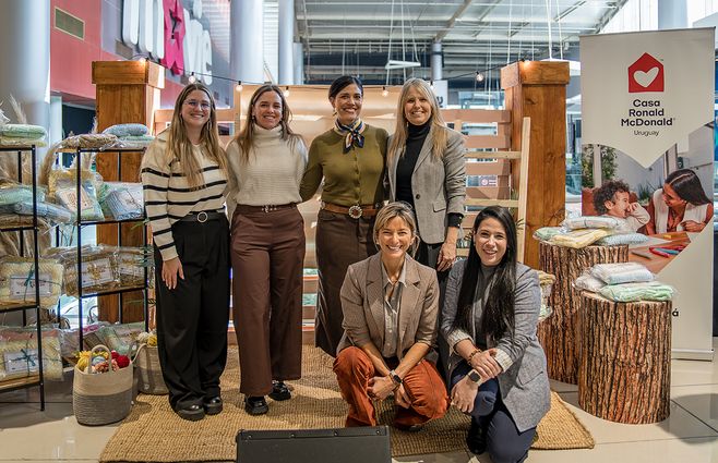 Equipo de marketing de Nuevocentro y equipo de Casa Ronald McDonald