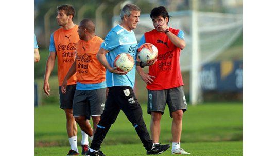 Tabárez recomienda no deslumbrarse con el éxito