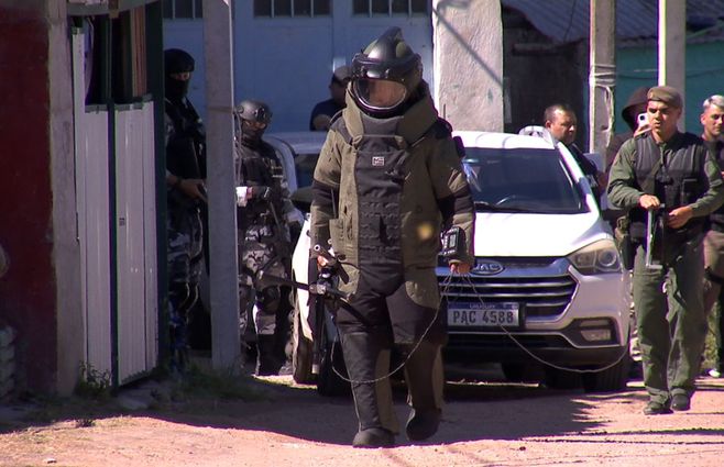 allanamiento-Casabó-escuadrón-antibomba-foto-Scognamiglio