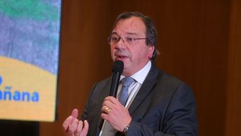 gobierno anuncio inversion de 2 millones y medio de dolares por dia en obras viales