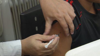 comenzo vacunacion en escuelas: 48.000 ninos recibiran la triple bacteriana