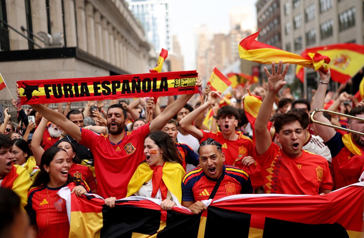 Madrid se tiñe de rojo y amarillo a horas de la final del Mundial