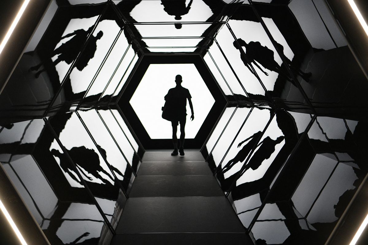 El serbio NovakDjokovic llegando al partido  que disputará contra Marton Fucsovics,en el segundo día del ATP Paris Masters en el AccorHotels Arena enParís.