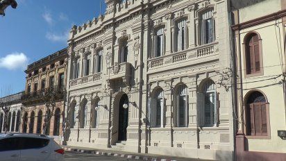 fiscalia investiga denuncia contra dos policias por golpear a un hombre