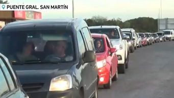 intenso cruce de uruguayos hacia argentina: migracion habilito ocho carriles en puente san martin
