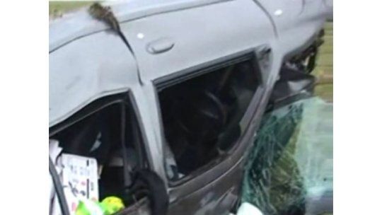 Una mujer y un niño fallecieron tras vuelco de automóvil