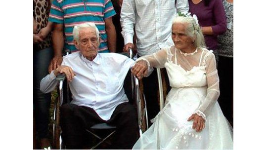 Ancianos se casaron después de 80 años de convivencia en Paraguay
