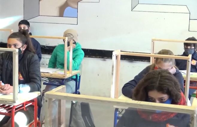liceo-mampara-covid-alumnos-estudiantes.jpg