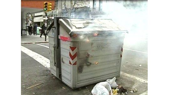 Vandalismo deja 40 contenedores dañados por día en Montevideo