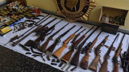 incautan arsenal y detienen a cuatro sospechosos de trafico de armas internacional