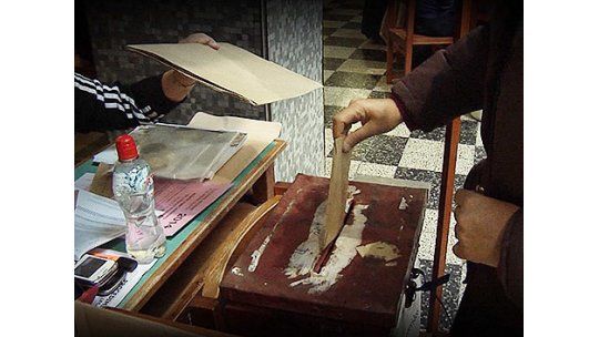 Encuesta Factum: partidos tradicionales 44% y FA 42%