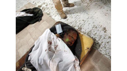 Gadafi fue enterrado en medio del desierto libio