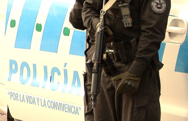 policia-grupo-de-reserva-tactica-patrullero-arma-operativo-cerro-norte.jpg
