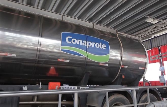 Conaprole-camion-de-leche.jpg