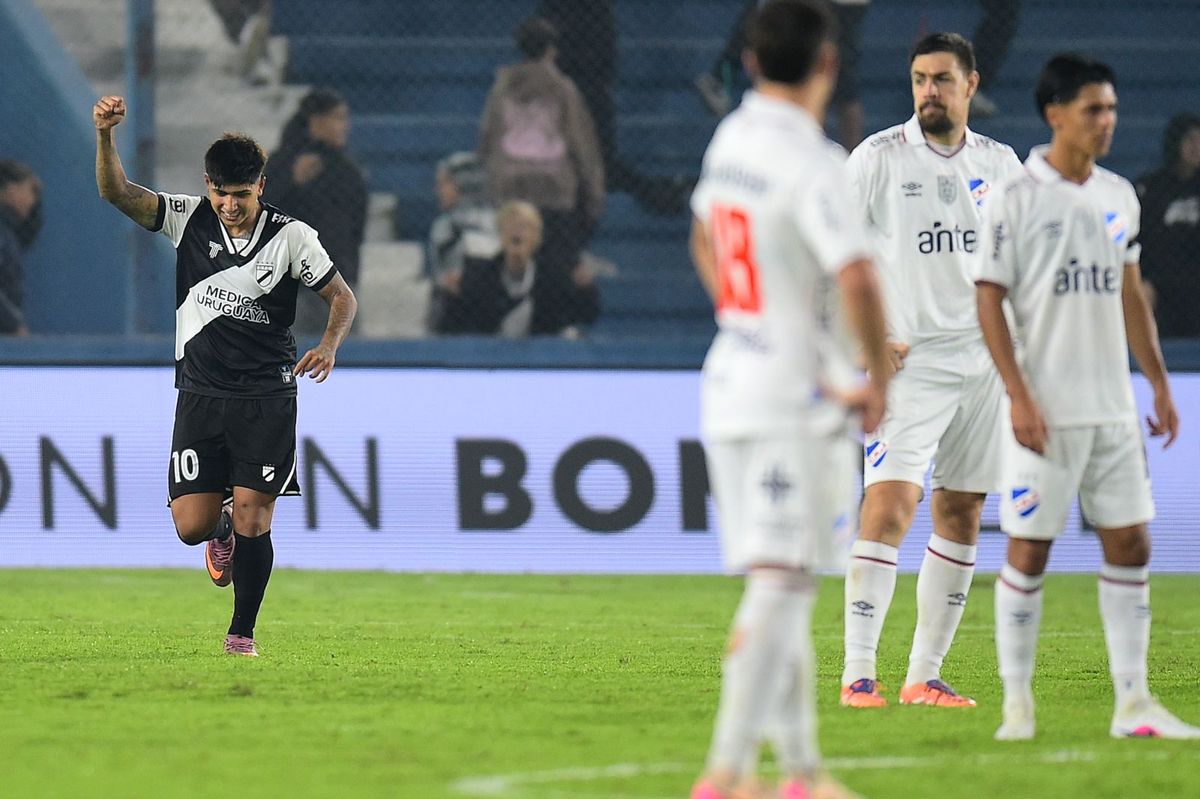 Danubio derrotó 2-1 a Nacional en el Gran Parque Central por la fecha 13 del Torneo Apertura