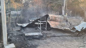 Uno de los incendios, en Pando, consumió una vivienda. Foto: Dirección Nacional de Bomberos.