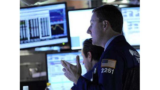 Jueves de respiro para los mercados: alza en Wall Street y Europa