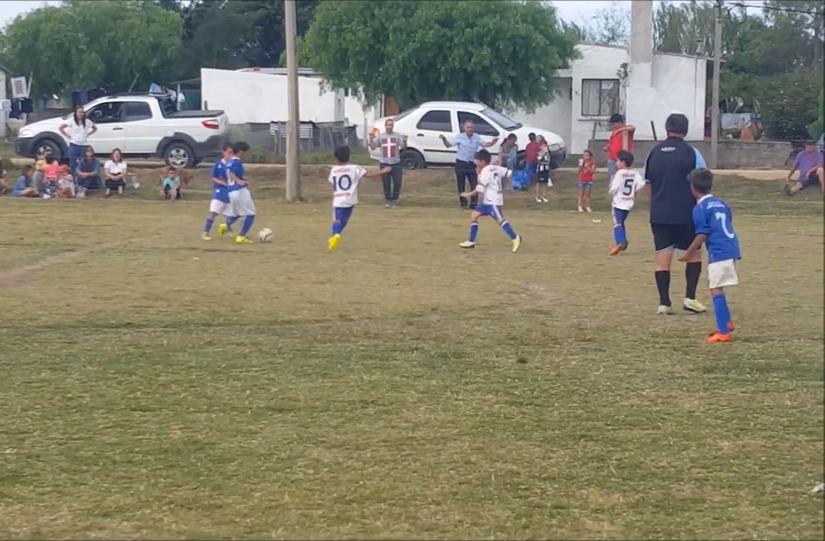 Uno de cada tres niños juega al baby fútbol en Uruguay