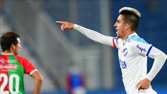 nacional le gano 3-2 a boston river y se acerca a plaza colonia en la anual